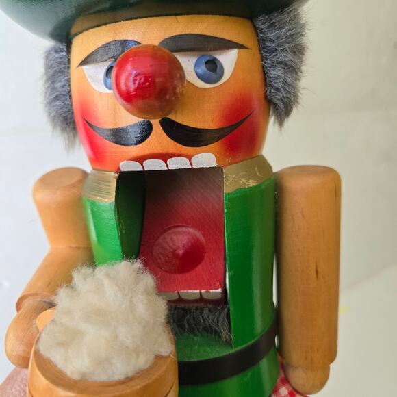 Steinbach Beer Meister Nutcracker Approx 14" Minor Paint Chips - Picture 9 of 11